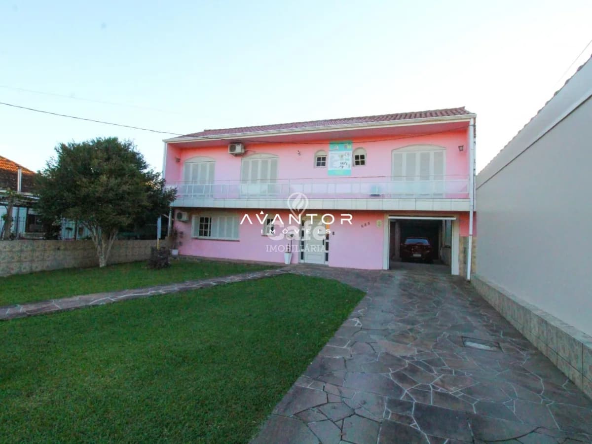 Fachada da casa com garagem — Casa com 4 quartos à venda em Camobi, Santa Maria/RS