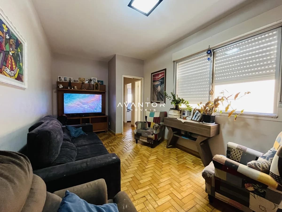 Sala de estar com TV e piso em taco — Edifício Santa Izabel, Bonfim, Santa Maria/RS
