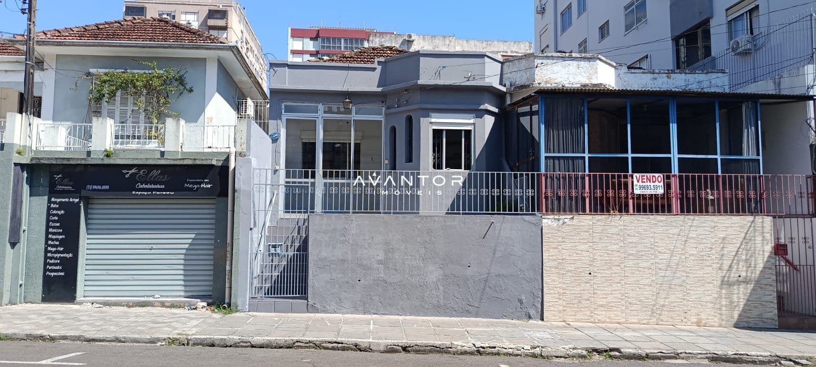 Fachada da casa com sacada — Casa com 4 quartos à venda em Centro, Santa Maria/RS