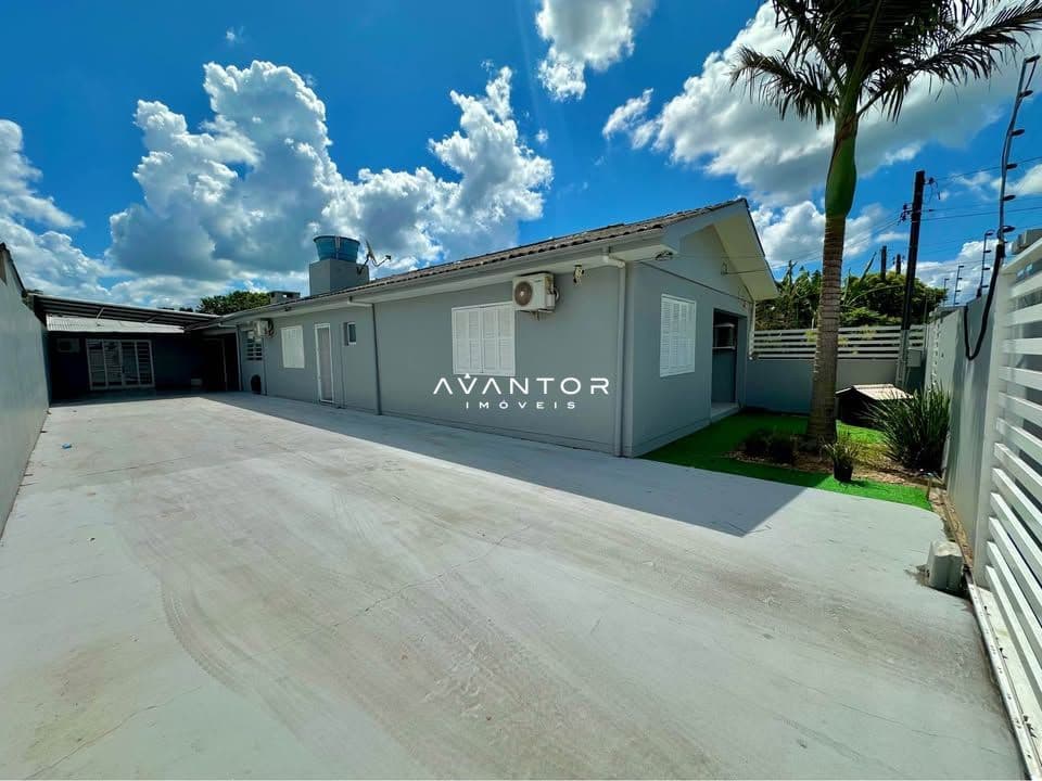 Fachada da casa com garagem — Casa com 2 quartos à venda em Urlândia, Santa Maria/RS
