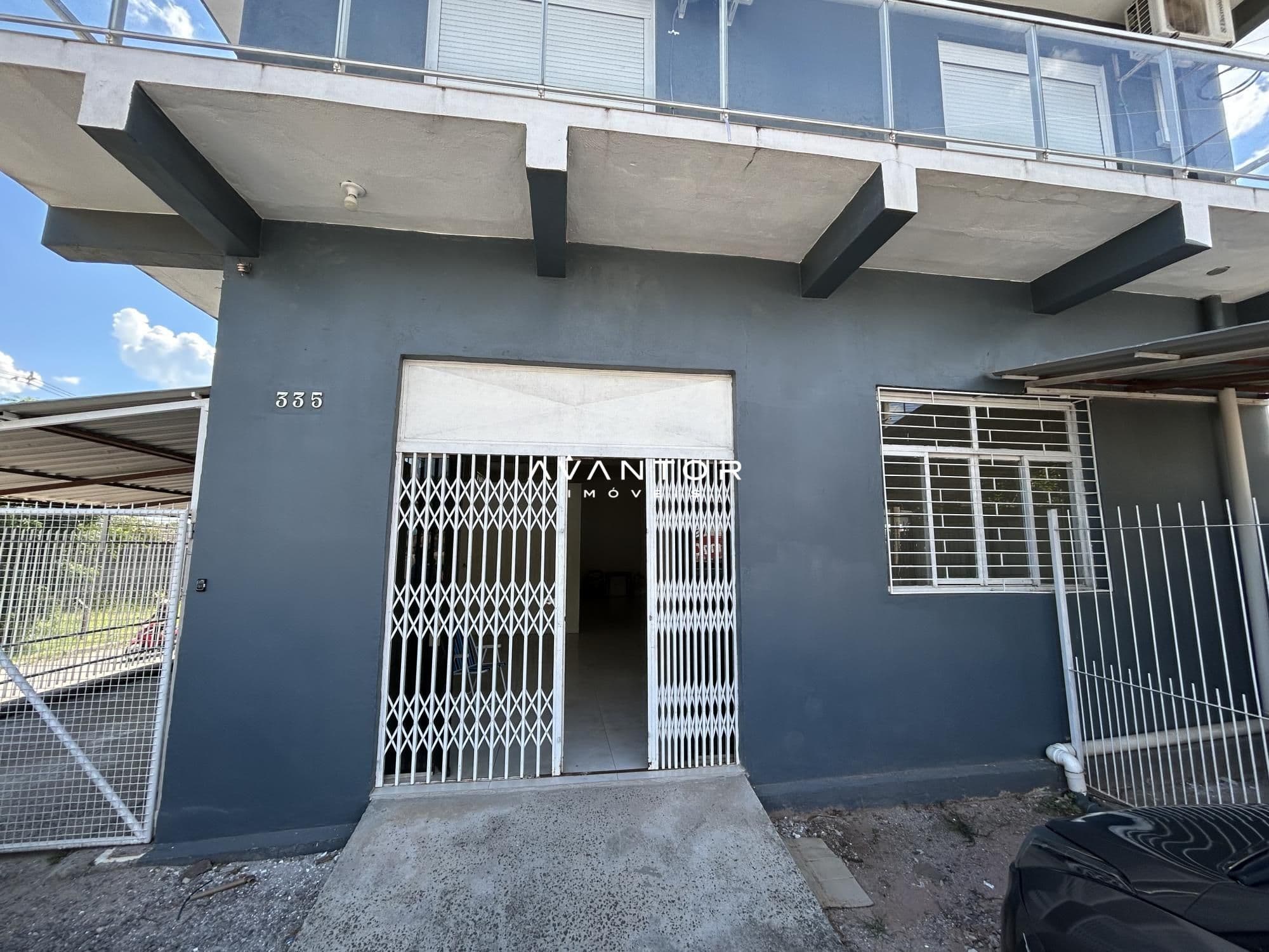 Fachada da casa com entrada principal — Loja com 1 sala para alugar em Pinheiro Machado, Santa Maria/RS