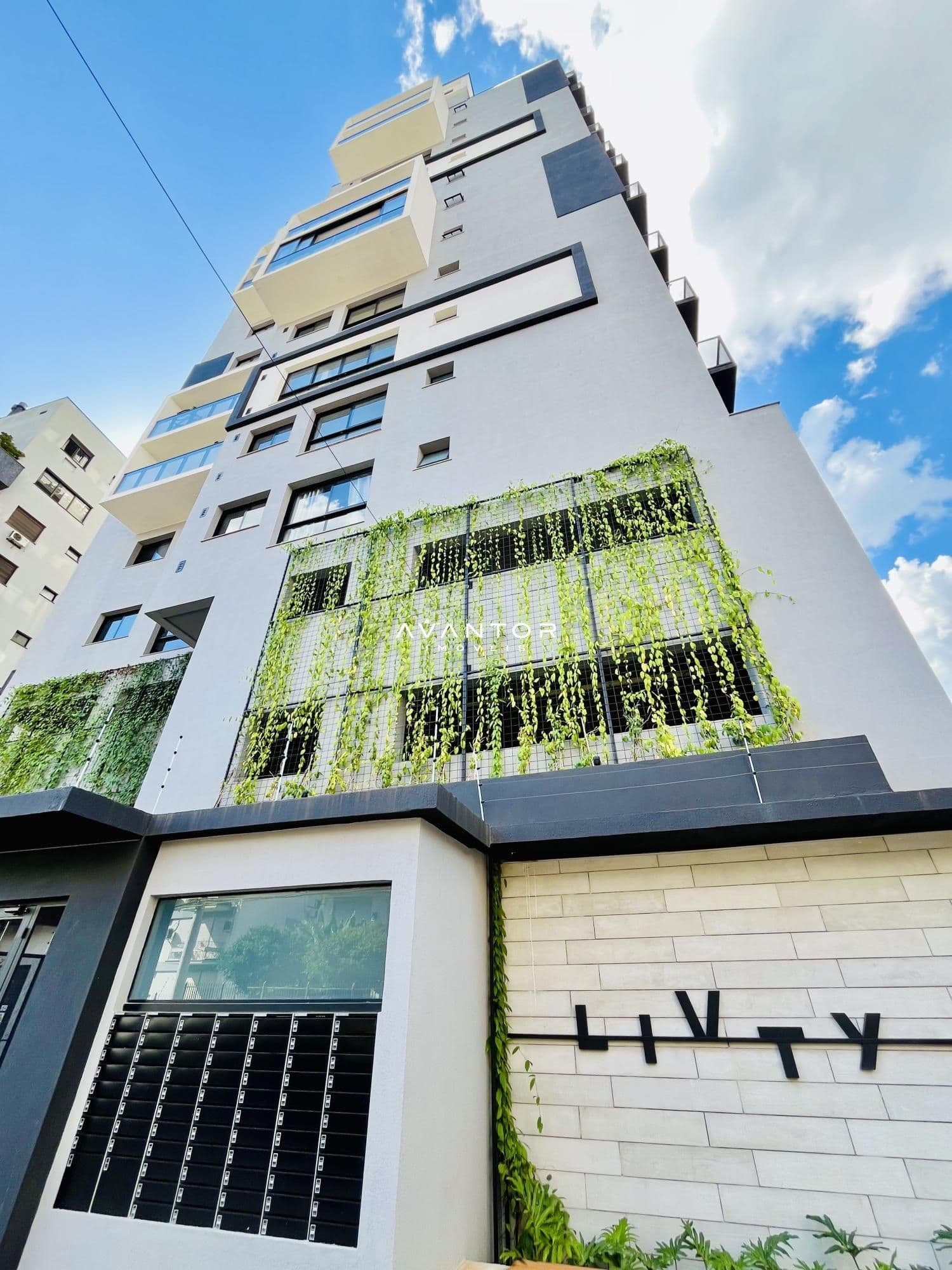 Fachada do prédio com sacadas verdes — Apartamento com 3 quartos à venda no Residencial Livty, em Centro, Santa Maria/RS