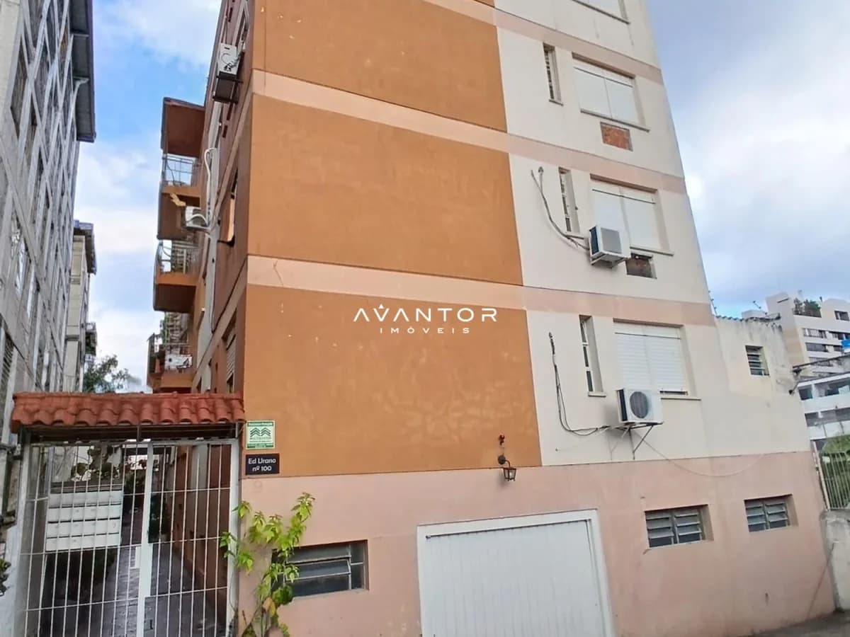 Fachada do prédio com sacada — Edifício Urano, Nossa Senhora de Fátima, Santa Maria/RS