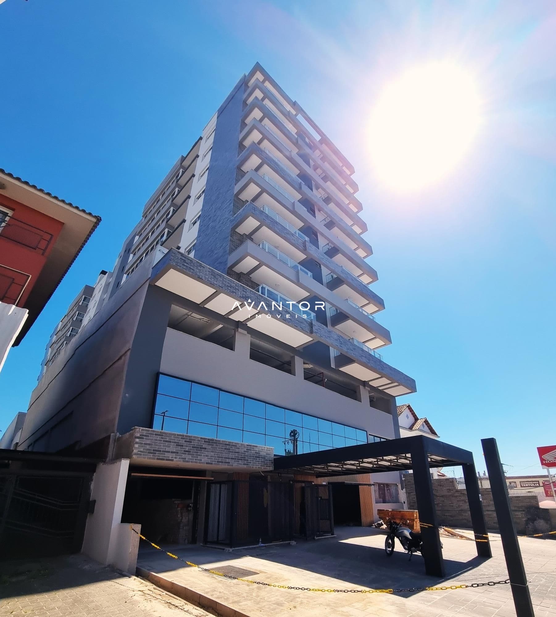 Fachada do prédio com sacadas — Apartamento com 2 quartos à venda em Nossa Senhora das Dores, Santa Maria/RS