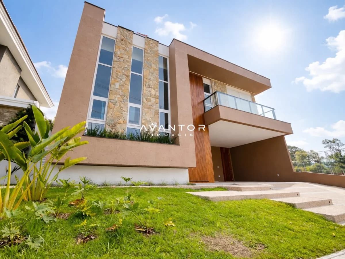 Fachada da casa com sacada — Casa com 3 quartos à venda no Viareggio Residence Club, em São José, Santa Maria/RS