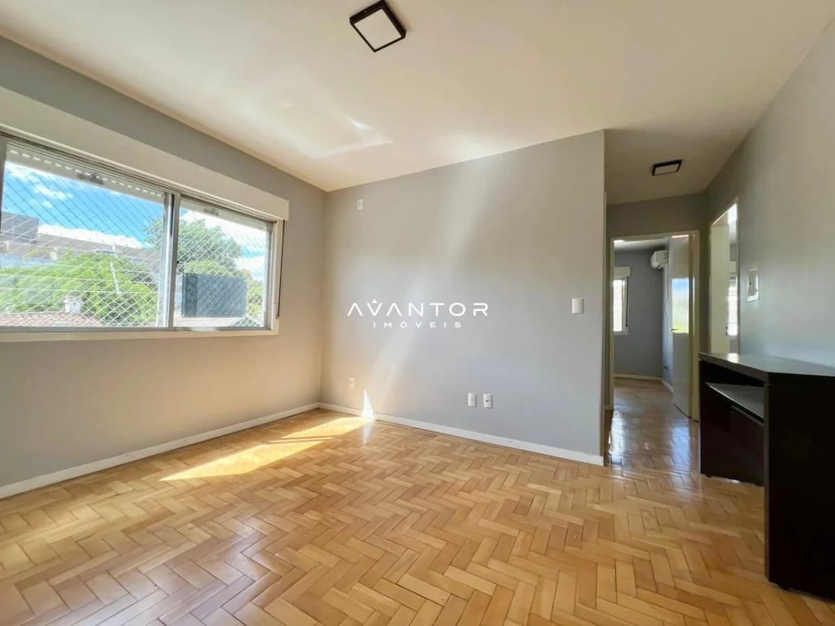 Sala de estar com piso em padrão espinha de peixe — Apartamento com 2 quartos à venda em Nossa Senhora do Rosário, Santa Maria/RS