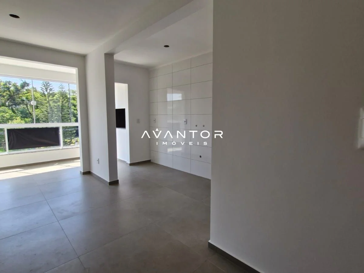 Sala integrada à cozinha com sacada — Apartamento com 2 quartos à venda em Nossa Senhora do Rosário, Santa Maria/RS