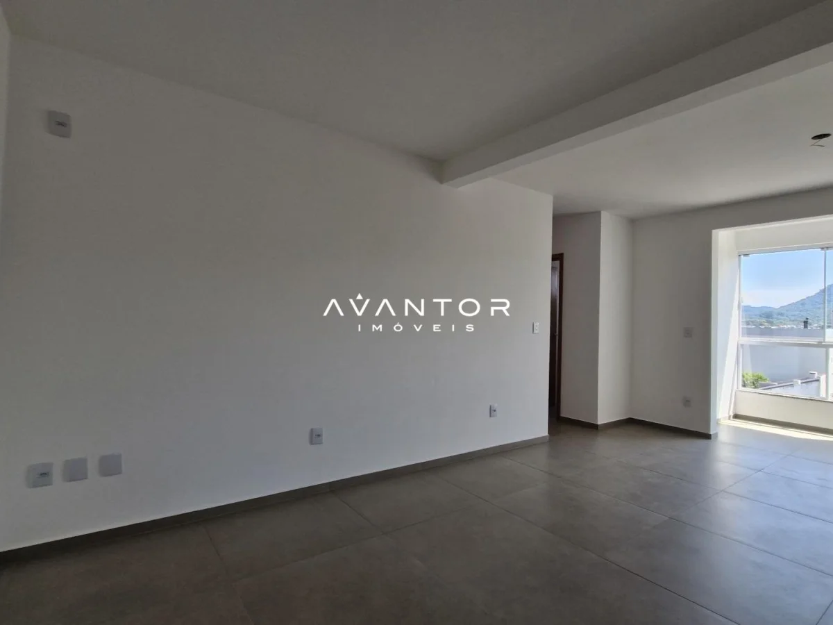 Sala de estar com sacada e vista externa — Apartamento com 2 quartos à venda em Nossa Senhora do Rosário, Santa Maria/RS