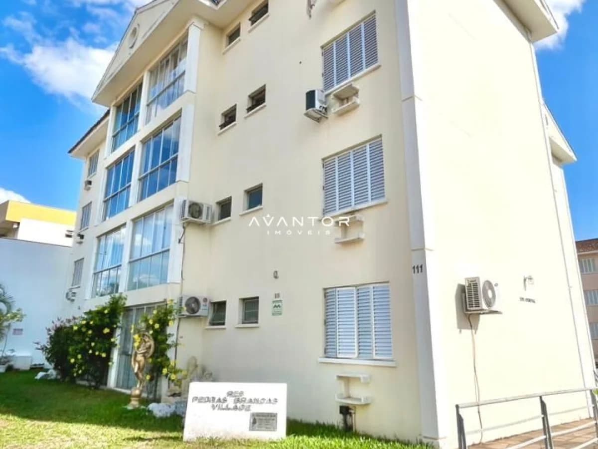 Fachada do prédio com múltiplas janelas — Apartamento com 2 quartos à venda em Nossa Senhora Medianeira, Santa Maria/RS