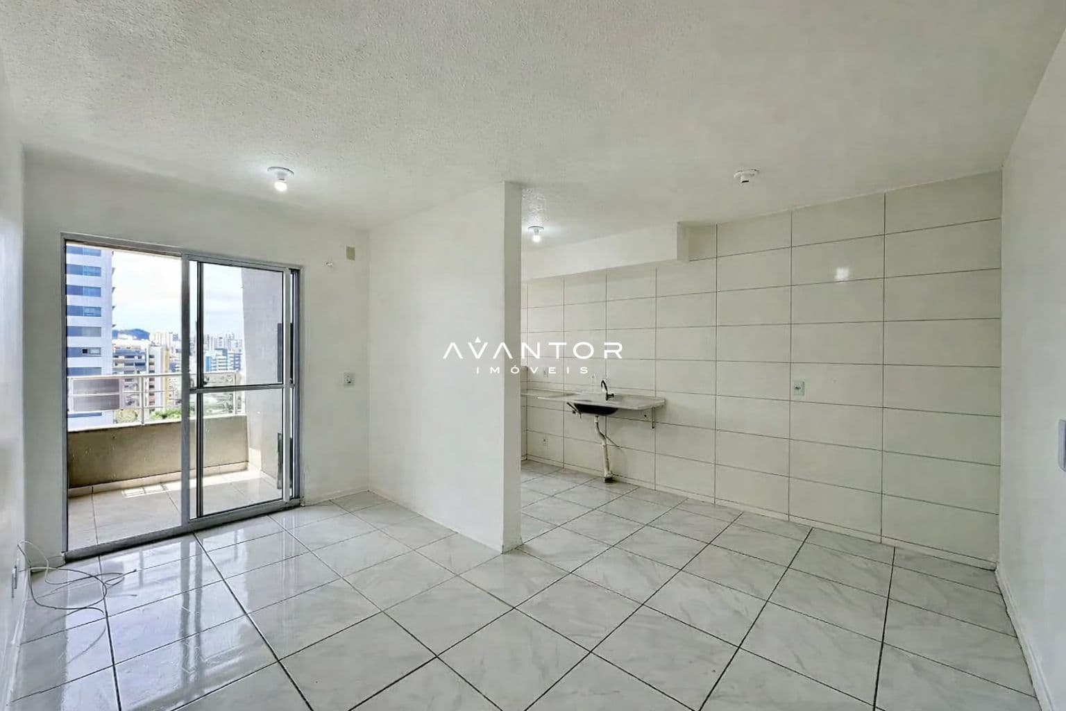 Cozinha com sacada e vista para cidade — Apartamento com 2 quartos à venda em Bonfim, Santa Maria/RS