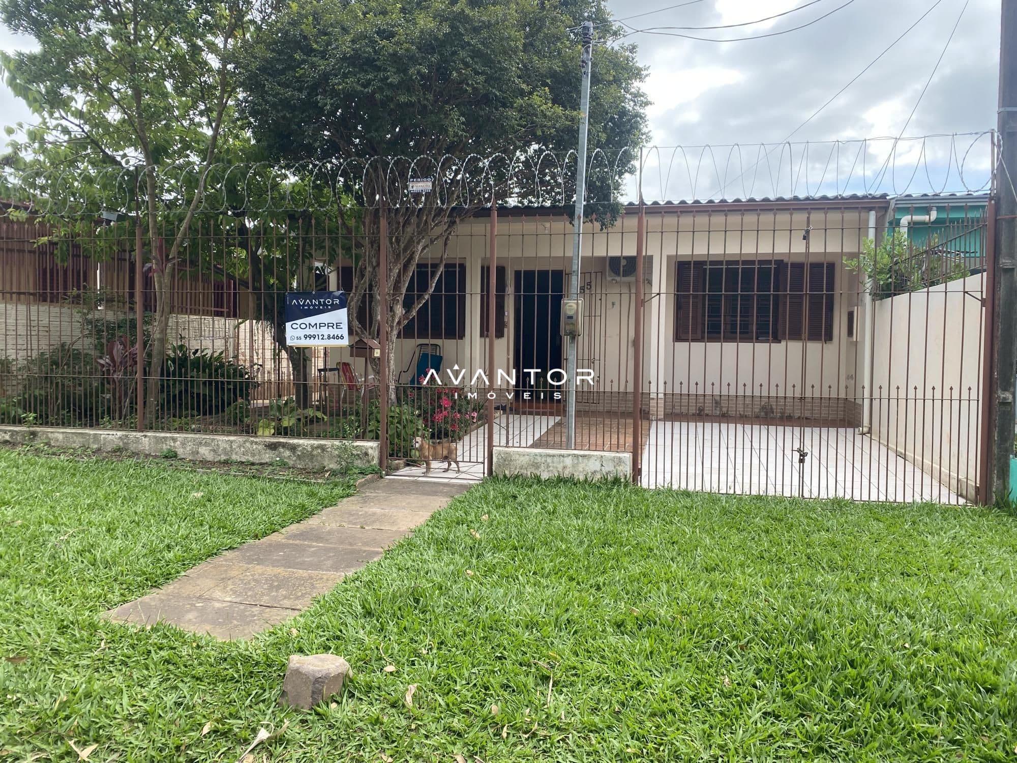 Fachada da casa com pátio frontal — Casa com 2 quartos à venda em Pinheiro Machado, Santa Maria/RS