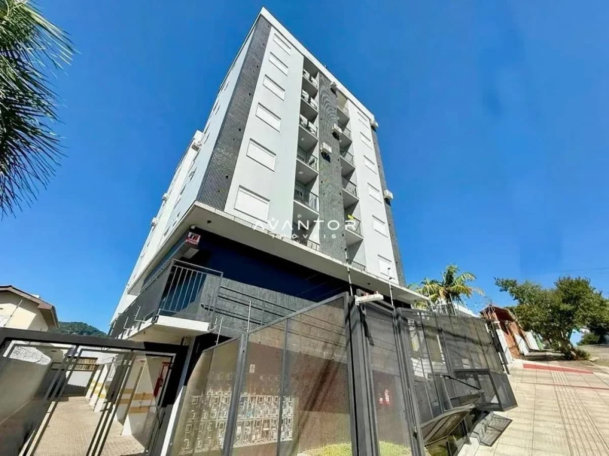Fachada do prédio com garagem — Apartamento com 2 quartos à venda em Nossa Senhora das Dores, Santa Maria/RS