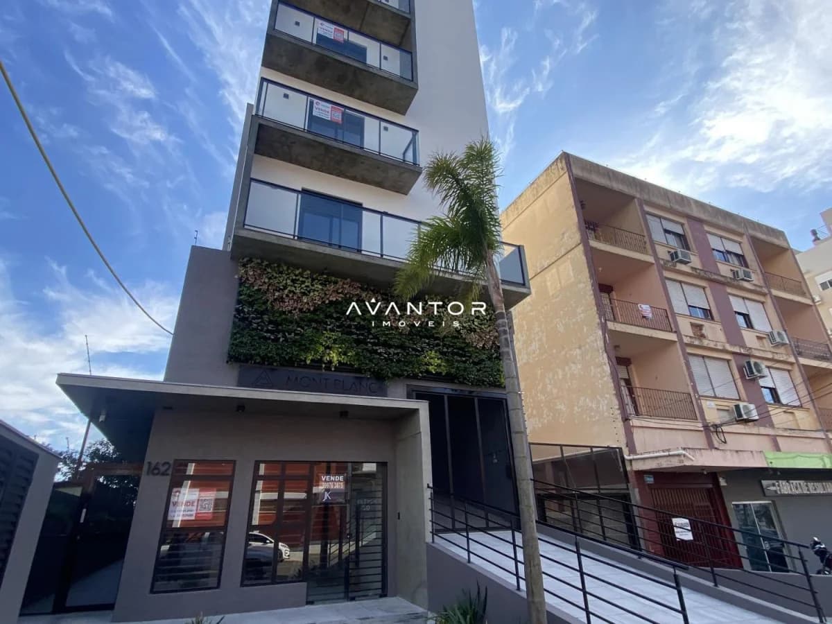 Fachada do prédio com sacada — Apartamento com 3 quartos à venda em Nossa Senhora das Dores, Santa Maria/RS