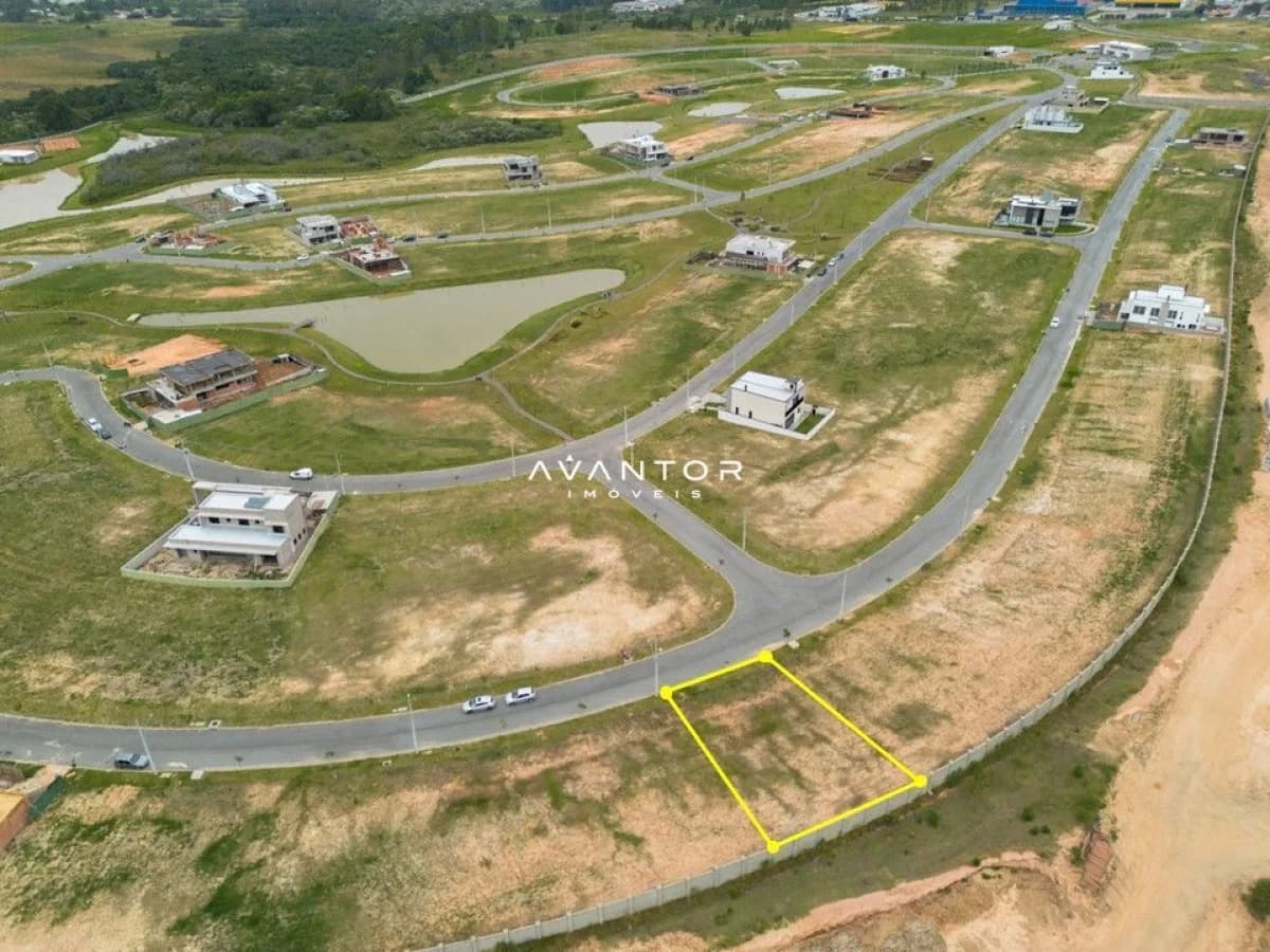 Terreno com vista aérea do loteamento — Terreno à venda no Estância dos Montes, em Tomazetti, Santa Maria/RS