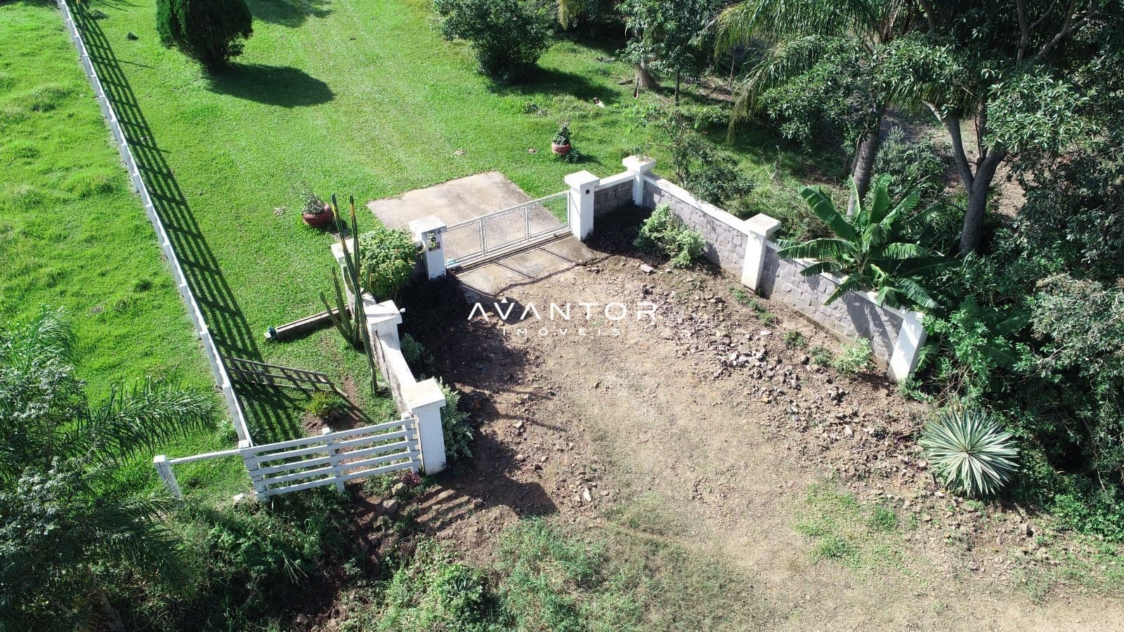 Área externa com piscina e gramado — Chácara com 4 quartos à venda em Zona rural, Restinga Seca/RS