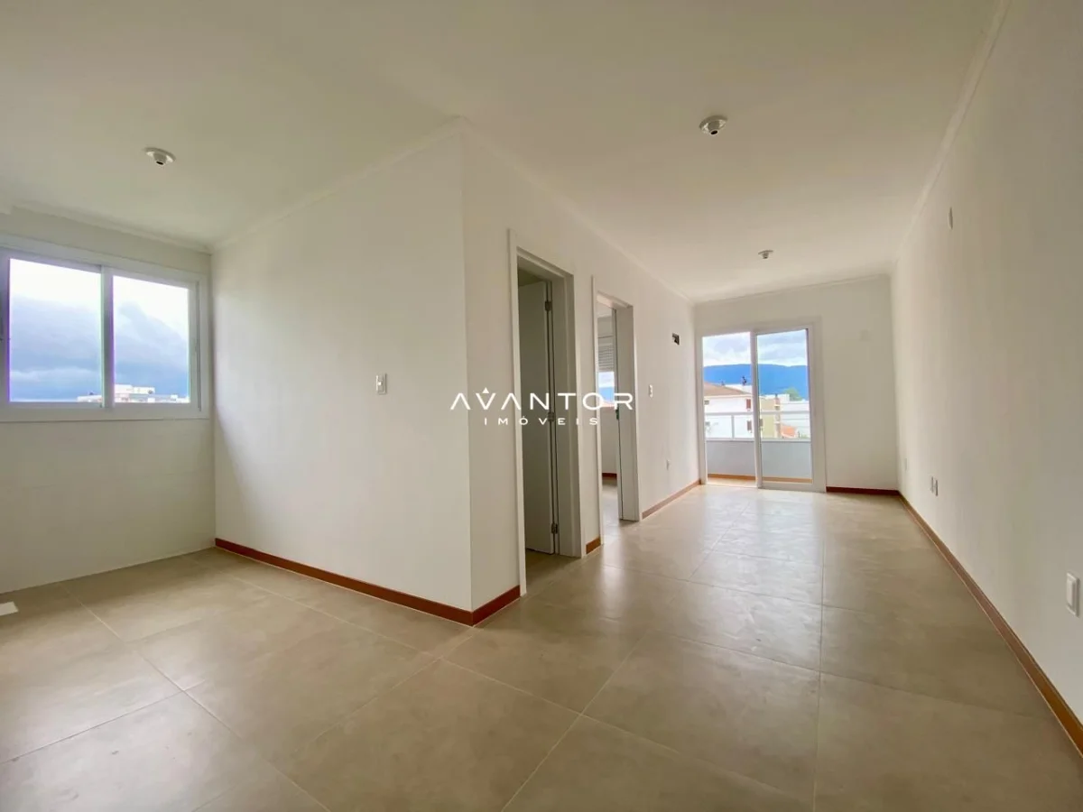 Sala integrada com vista para sacada — Apartamento com 1 quarto à venda no Residencial Infinity, em Camobi, Santa Maria/RS