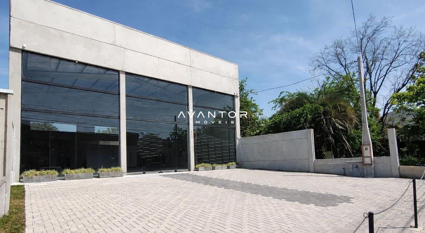 Fachada com garagem e área externa — Pavilhão com 1 sala para alugar em Pinheiro Machado, Santa Maria/RS