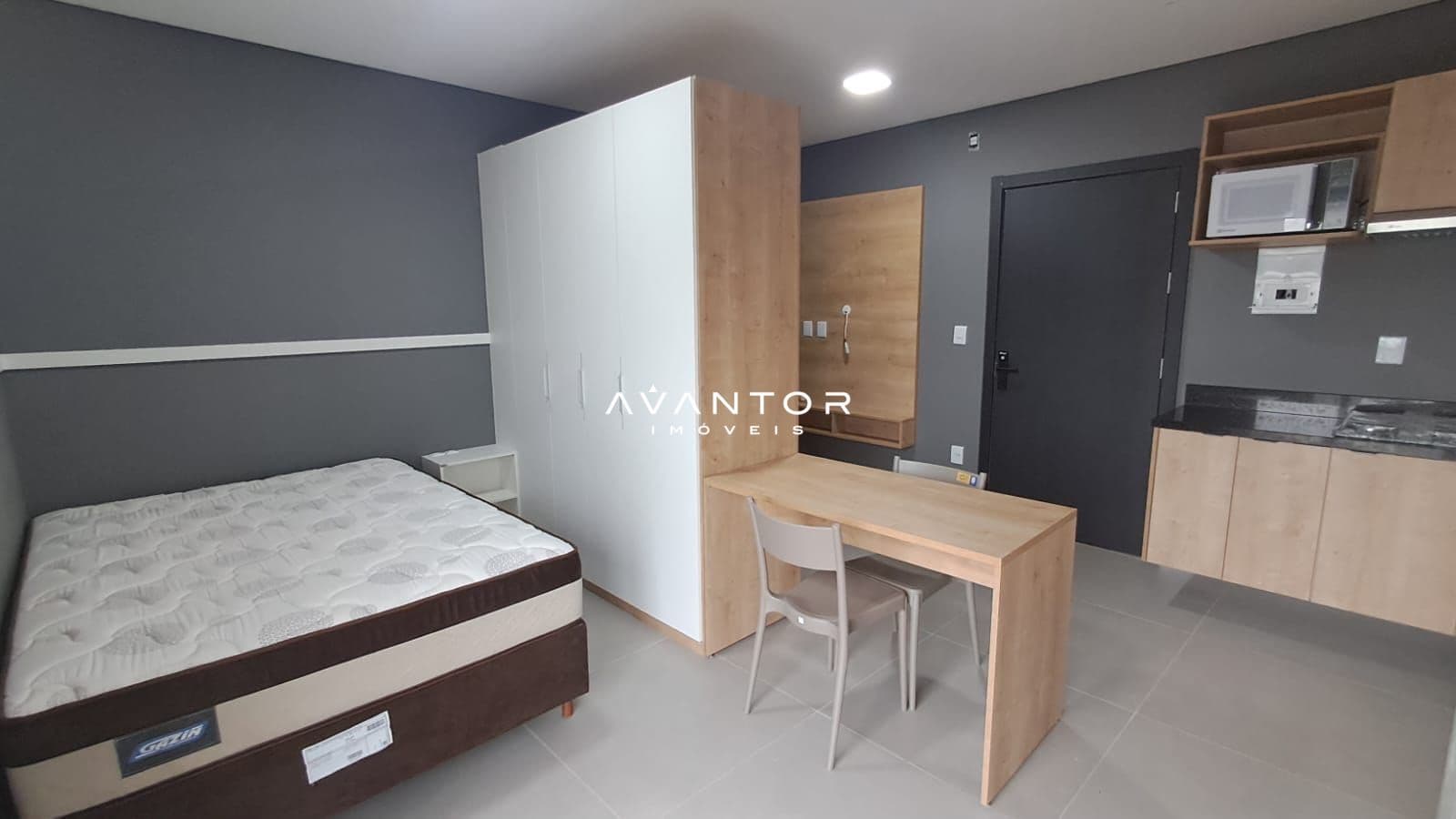 Suíte com cama, guarda-roupa e escrivaninha — Studio com 1 quarto à venda no Camobi Smart Living, em Camobi, Santa Maria/RS