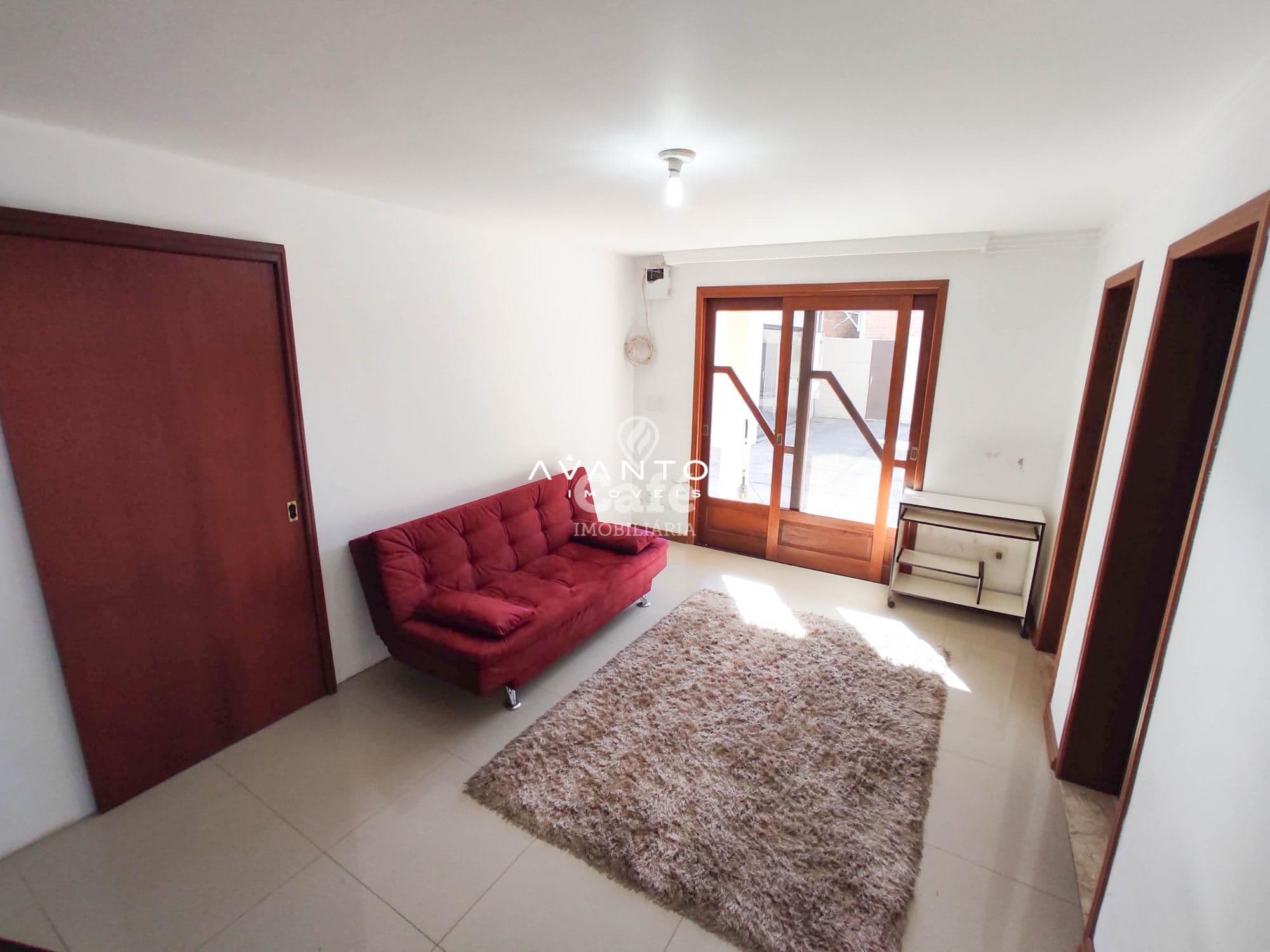 Linda Casa com 3 dormitórios, sendo 2 suítes, amplo pátio, piscina e salão de festas — Casa com 3 quartos à venda em Urlândia, Santa Maria/RS