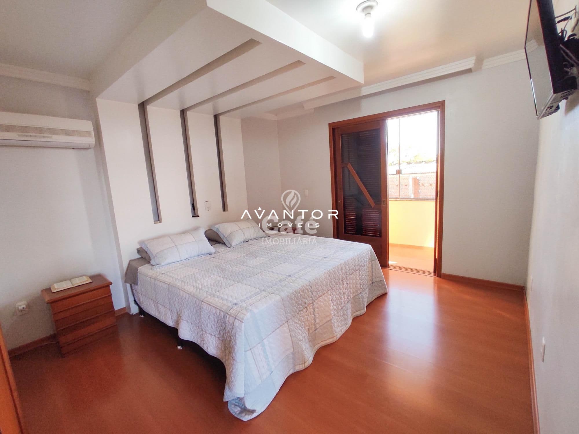 Linda Casa com 3 dormitórios, sendo 2 suítes, amplo pátio, piscina e salão de festas — Casa com 3 quartos à venda em Urlândia, Santa Maria/RS