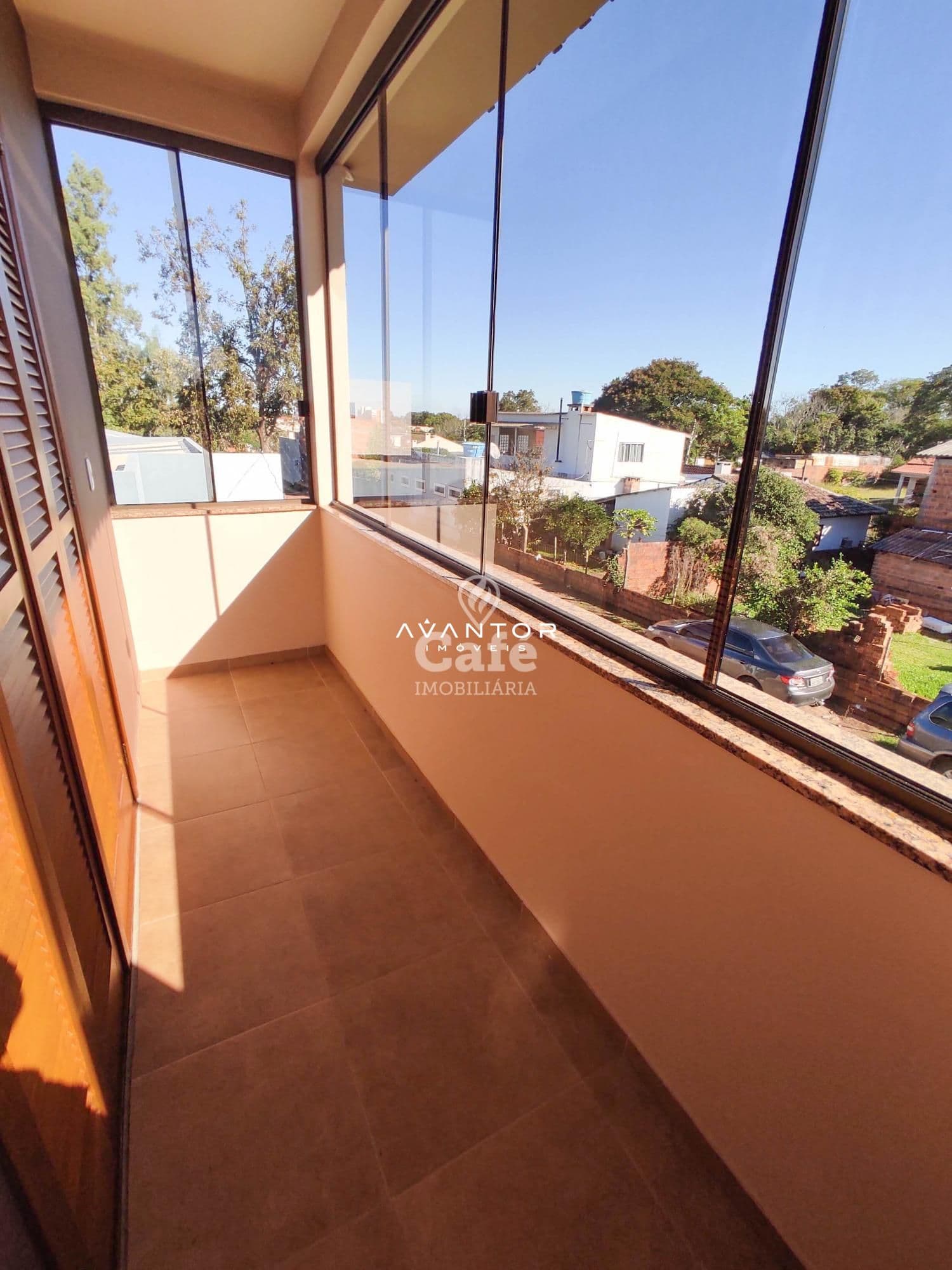 Linda Casa com 3 dormitórios, sendo 2 suítes, amplo pátio, piscina e salão de festas — Casa com 3 quartos à venda em Urlândia, Santa Maria/RS