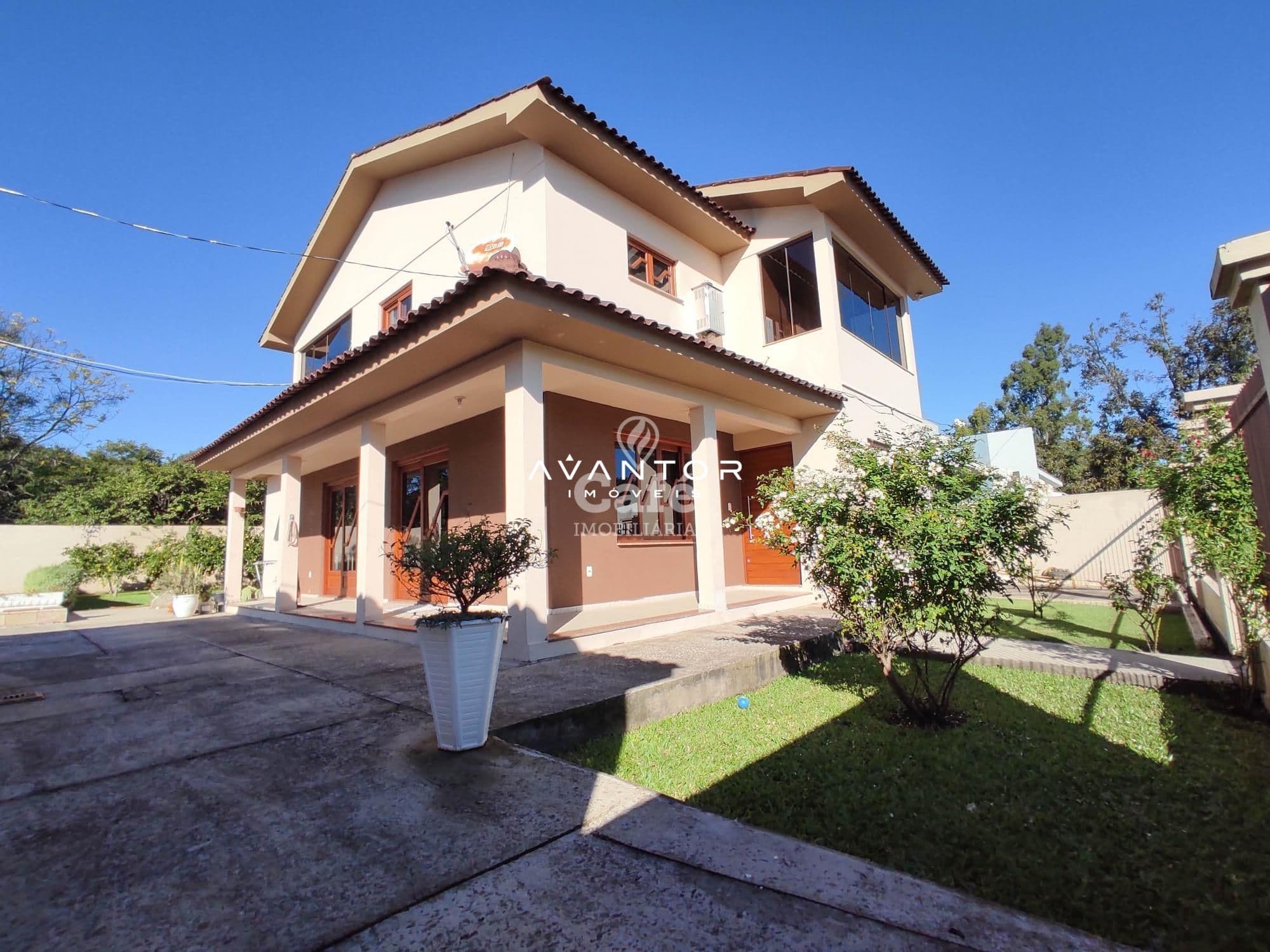 Linda Casa com 3 dormitórios, sendo 2 suítes, amplo pátio, piscina e salão de festas — Casa com 3 quartos à venda em Urlândia, Santa Maria/RS