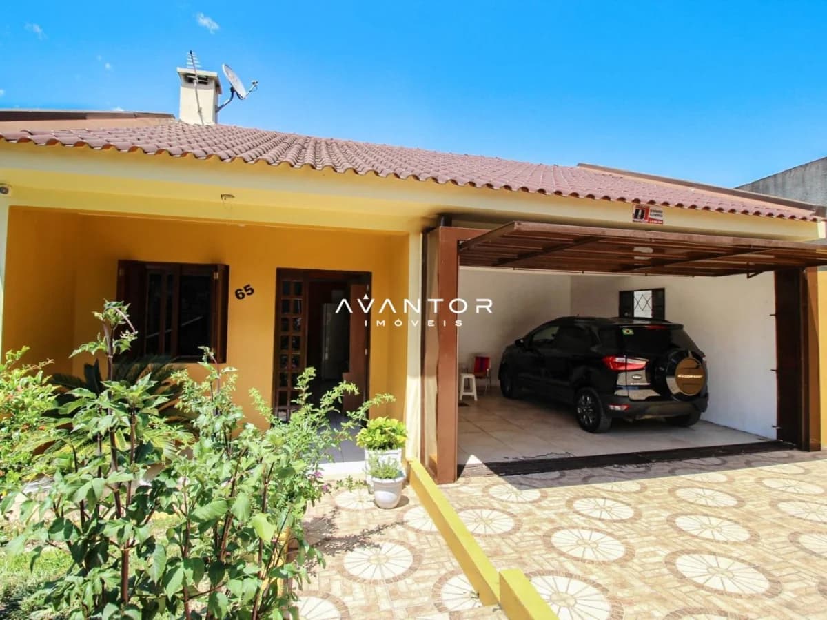 Fachada da casa com garagem — Casa com 2 quartos à venda em Caturrita, Santa Maria/RS