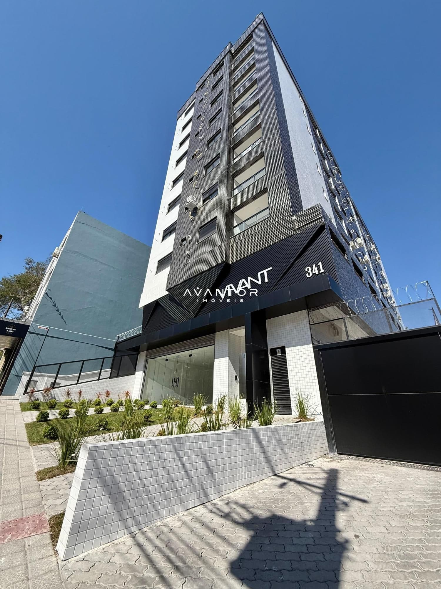 Fachada do prédio com entrada — Apartamento com 1 quarto à venda no Residencial VIVANT, em Centro, Santa Maria/RS