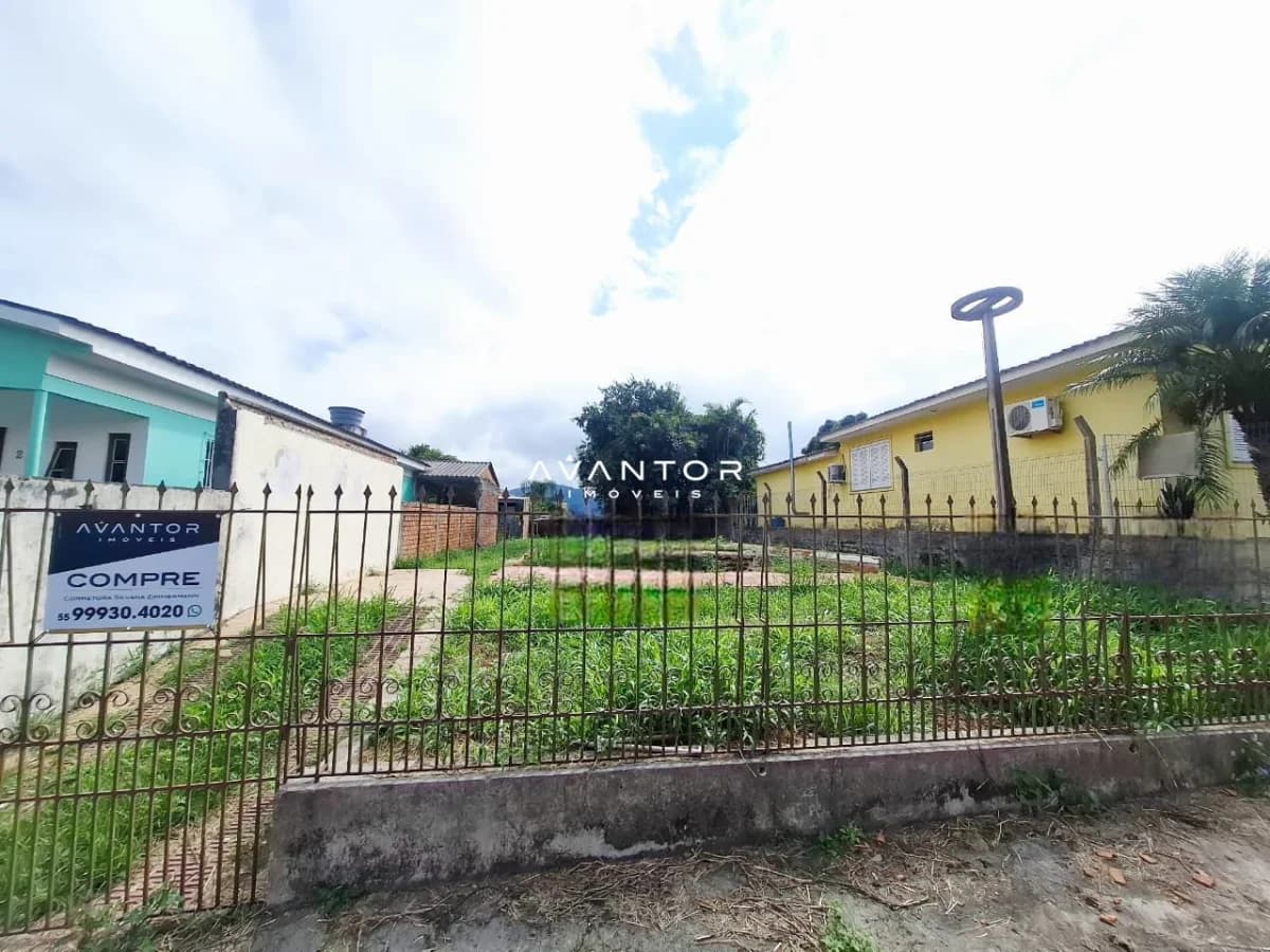 Fachada da casa com terreno — Terreno à venda em Camobi, Santa Maria/RS