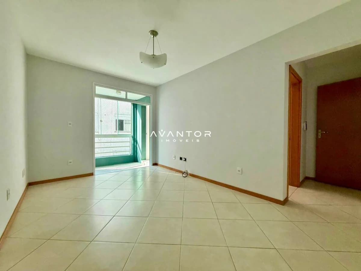 Sala de estar com acesso à sacada — Apartamento com 1 quarto à venda em Nossa Senhora do Rosário, Santa Maria/RS