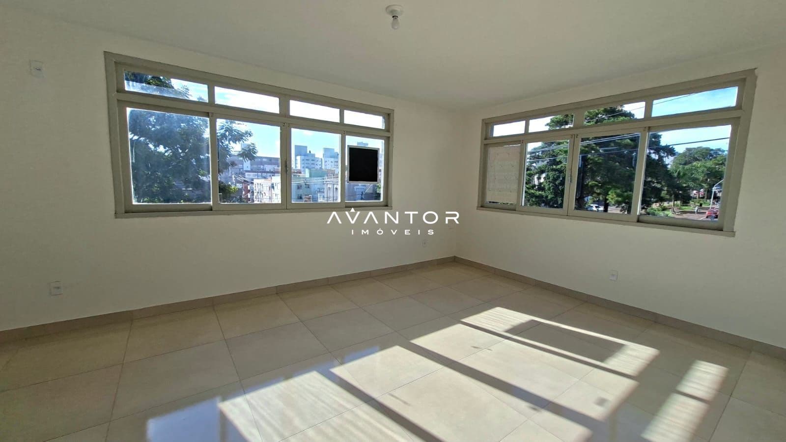 Sala Comercial com 1 sala à venda em Centro, Santa Maria/RS — foto 2 de 14