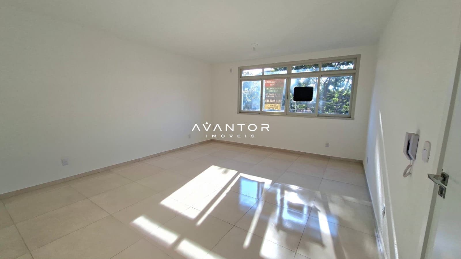 Sala Comercial com 1 sala à venda em Centro, Santa Maria/RS — foto 2 de 12