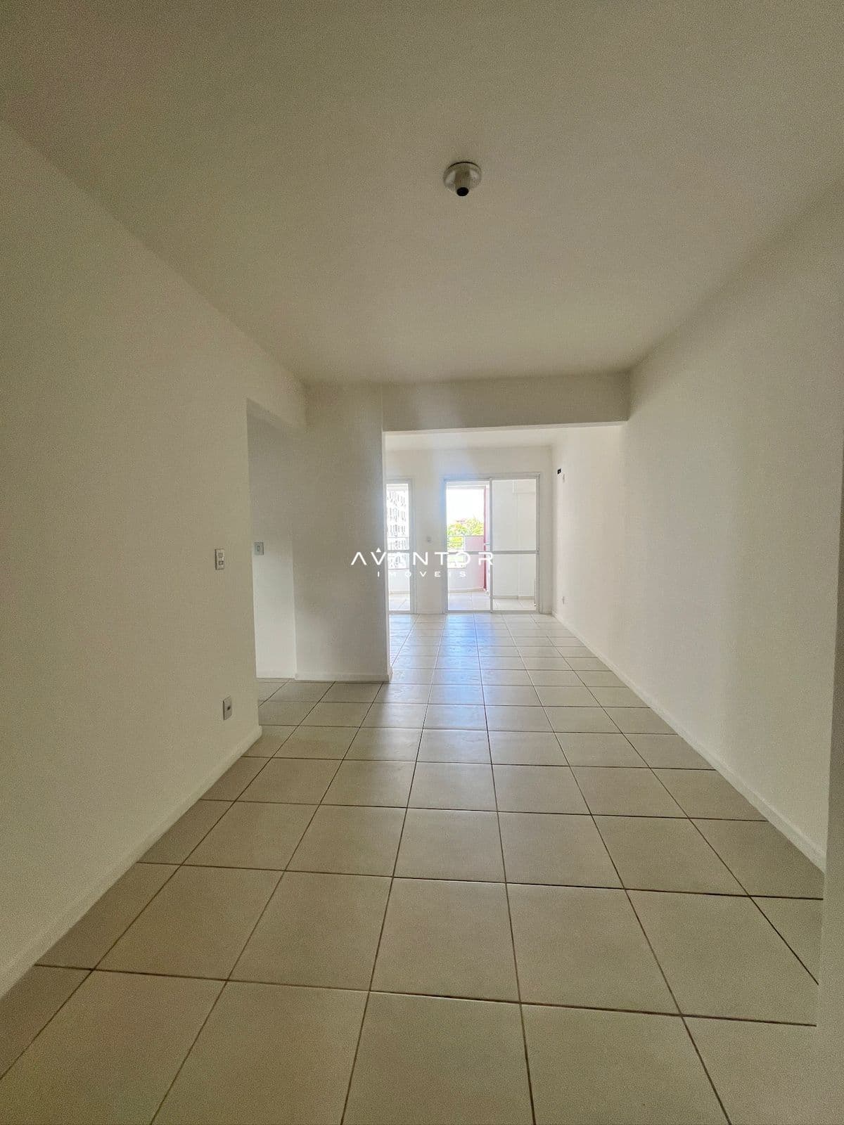Sala integrada à cozinha com sacada — Apartamento com 2 quartos à venda no Residencial Ocean, em Centro, Santa Maria/RS