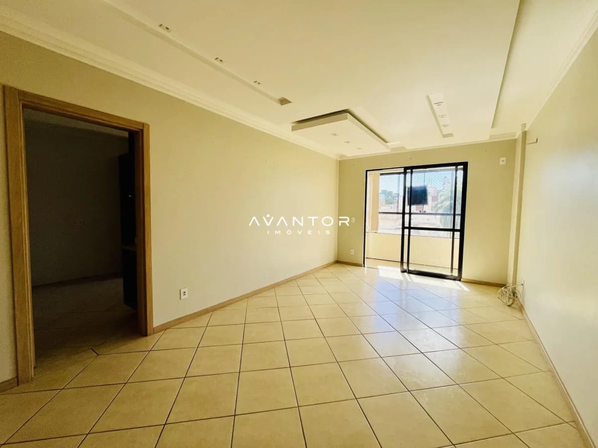 Sala com sacada e acesso à cozinha — Residencial Maranello, Nossa Senhora de Fátima, Santa Maria/RS