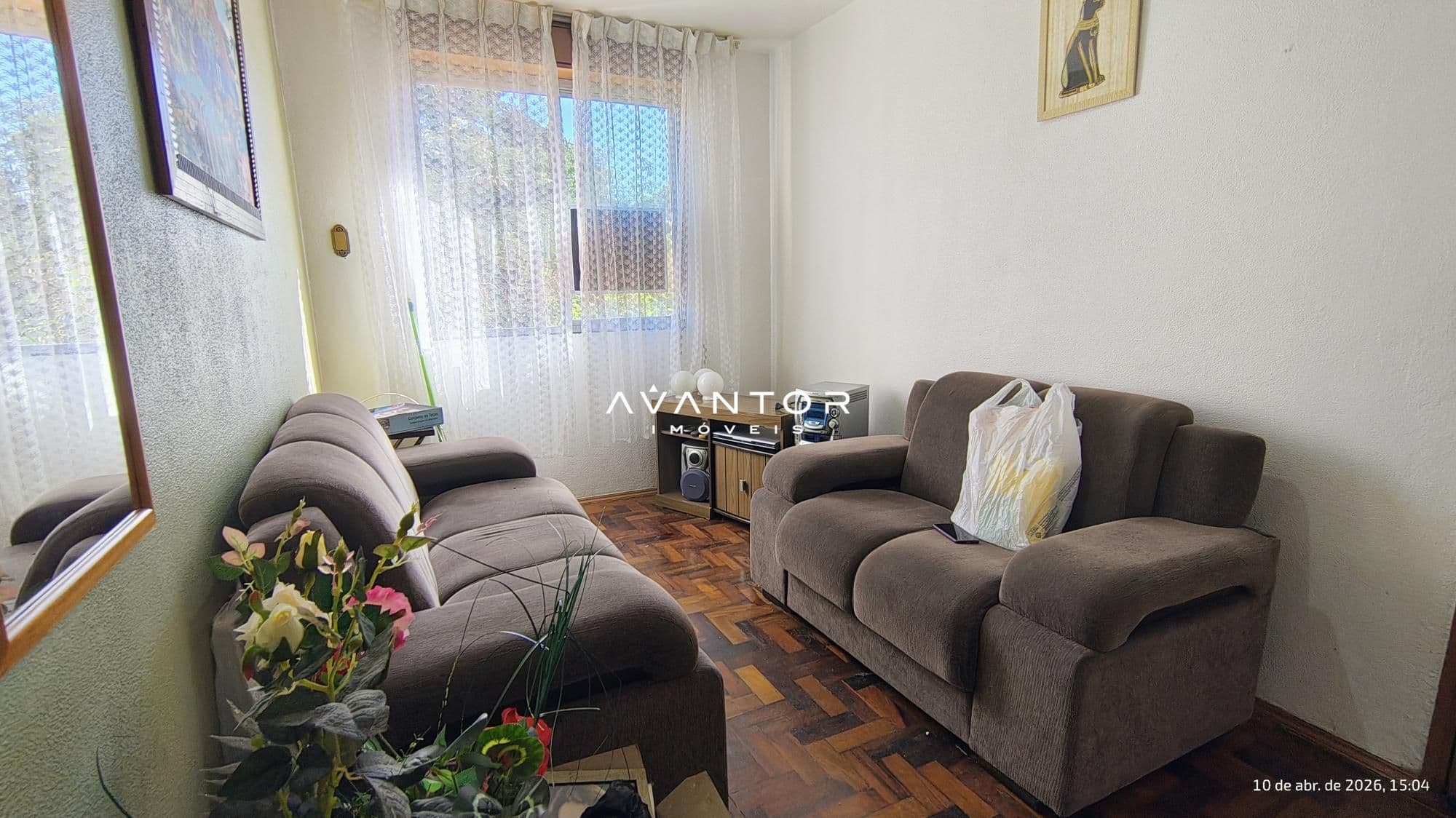 Sala de estar com sofás e sacada — Apartamento com 2 quartos à venda no Conjunto João Paulo I, em Nonoai, Santa Maria/RS