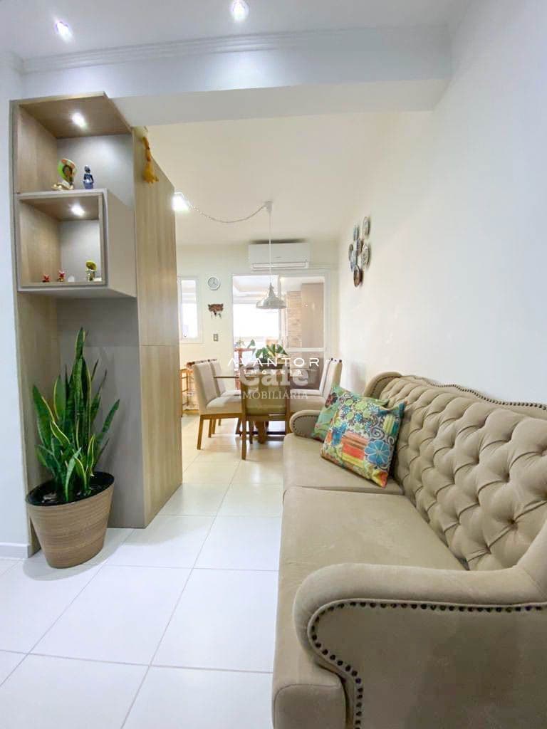 Apto de 2 dormitório mobiliado, com sacada e churrasqueira — Apartamento com 2 quartos à venda em Centro, Santa Maria/RS