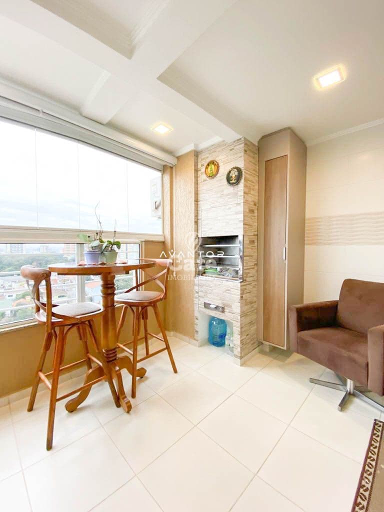 Apto de 2 dormitório mobiliado, com sacada e churrasqueira — Apartamento com 2 quartos à venda em Centro, Santa Maria/RS