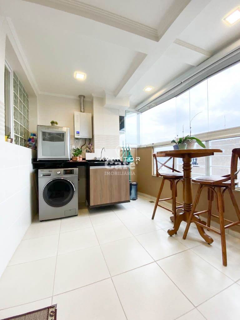 Apto de 2 dormitório mobiliado, com sacada e churrasqueira — Apartamento com 2 quartos à venda em Centro, Santa Maria/RS