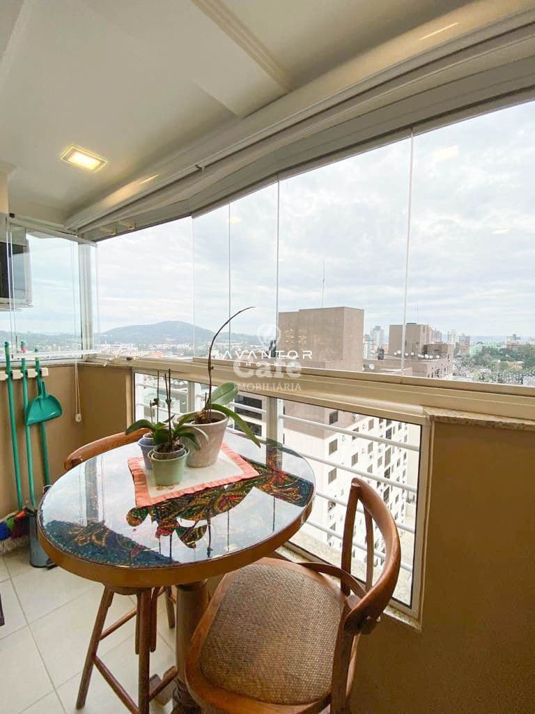 Apto de 2 dormitório mobiliado, com sacada e churrasqueira — Apartamento com 2 quartos à venda em Centro, Santa Maria/RS