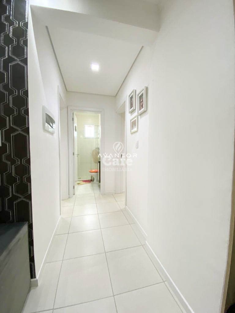 Apto de 2 dormitório mobiliado, com sacada e churrasqueira — Apartamento com 2 quartos à venda em Centro, Santa Maria/RS