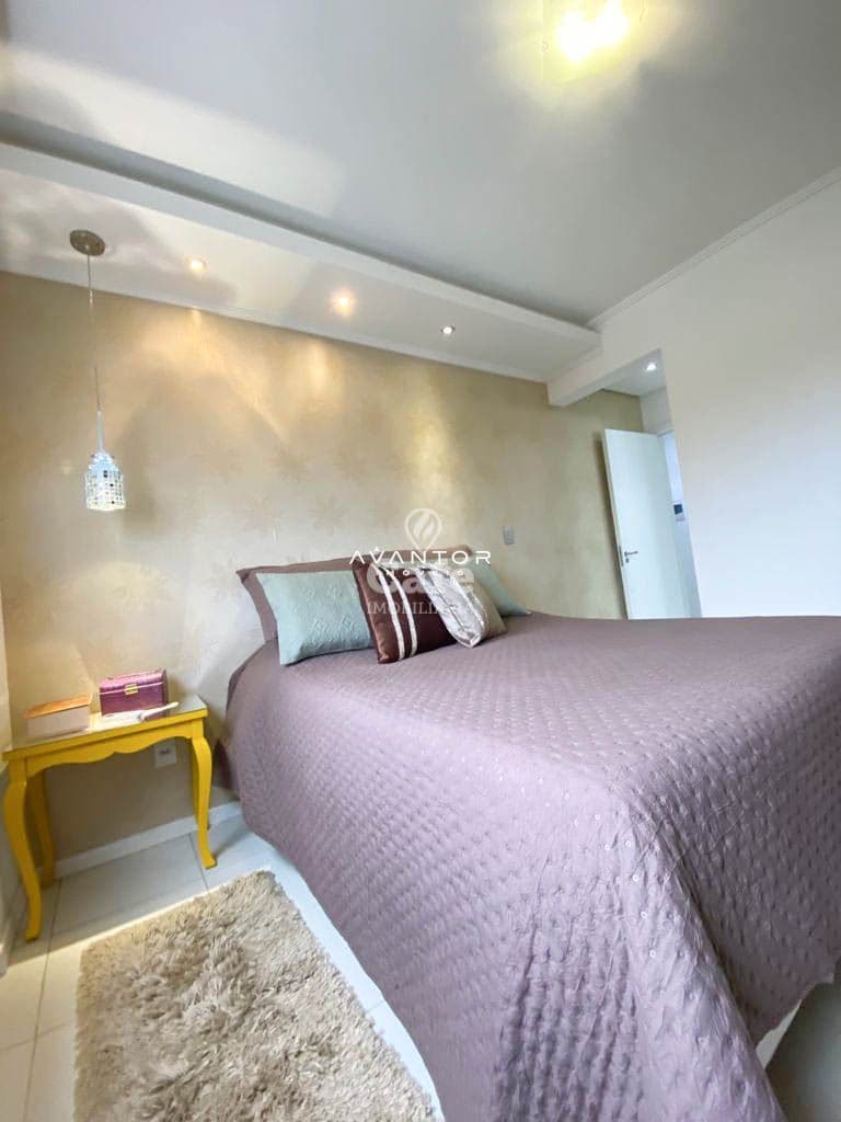 Apto de 2 dormitório mobiliado, com sacada e churrasqueira — Apartamento com 2 quartos à venda em Centro, Santa Maria/RS