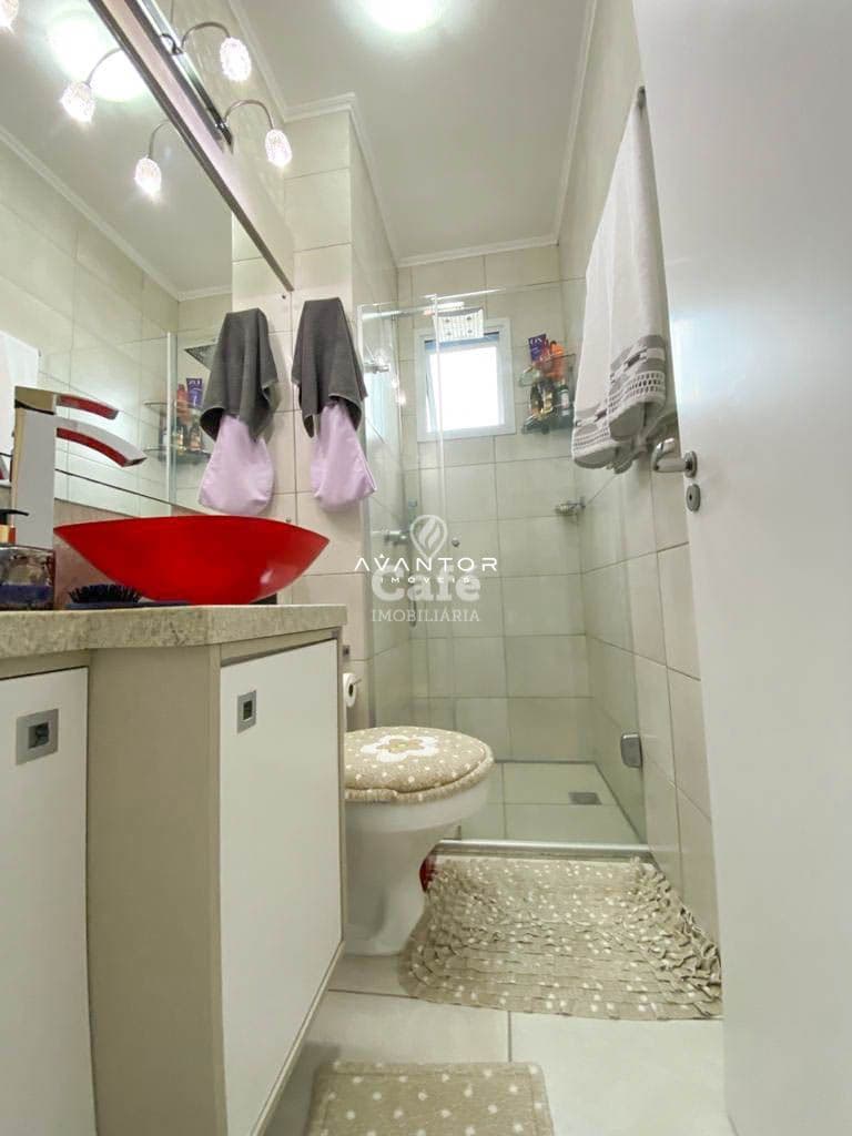 Apto de 2 dormitório mobiliado, com sacada e churrasqueira — Apartamento com 2 quartos à venda em Centro, Santa Maria/RS