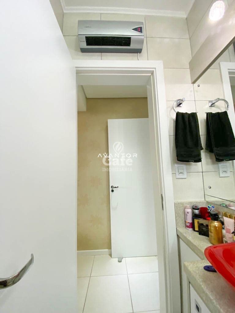 Apto de 2 dormitório mobiliado, com sacada e churrasqueira — Apartamento com 2 quartos à venda em Centro, Santa Maria/RS