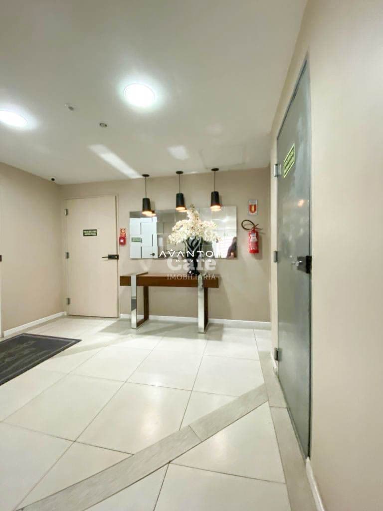 Apto de 2 dormitório mobiliado, com sacada e churrasqueira — Apartamento com 2 quartos à venda em Centro, Santa Maria/RS