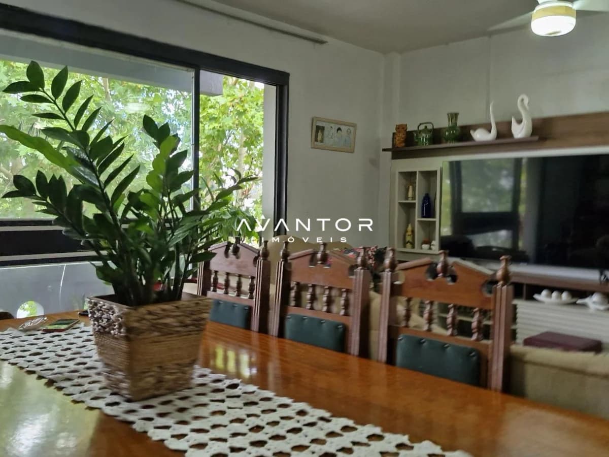 Sala de estar integrada com janelas grandes — Apartamento com 2 quartos à venda em Centro, Santa Maria/RS