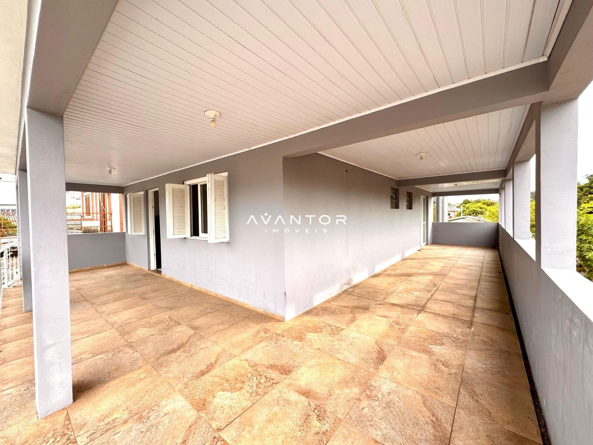 Sacada de frente\lateral — Casa com 5 quartos à venda em Nossa Senhora do Rosário, Santa Maria/RS