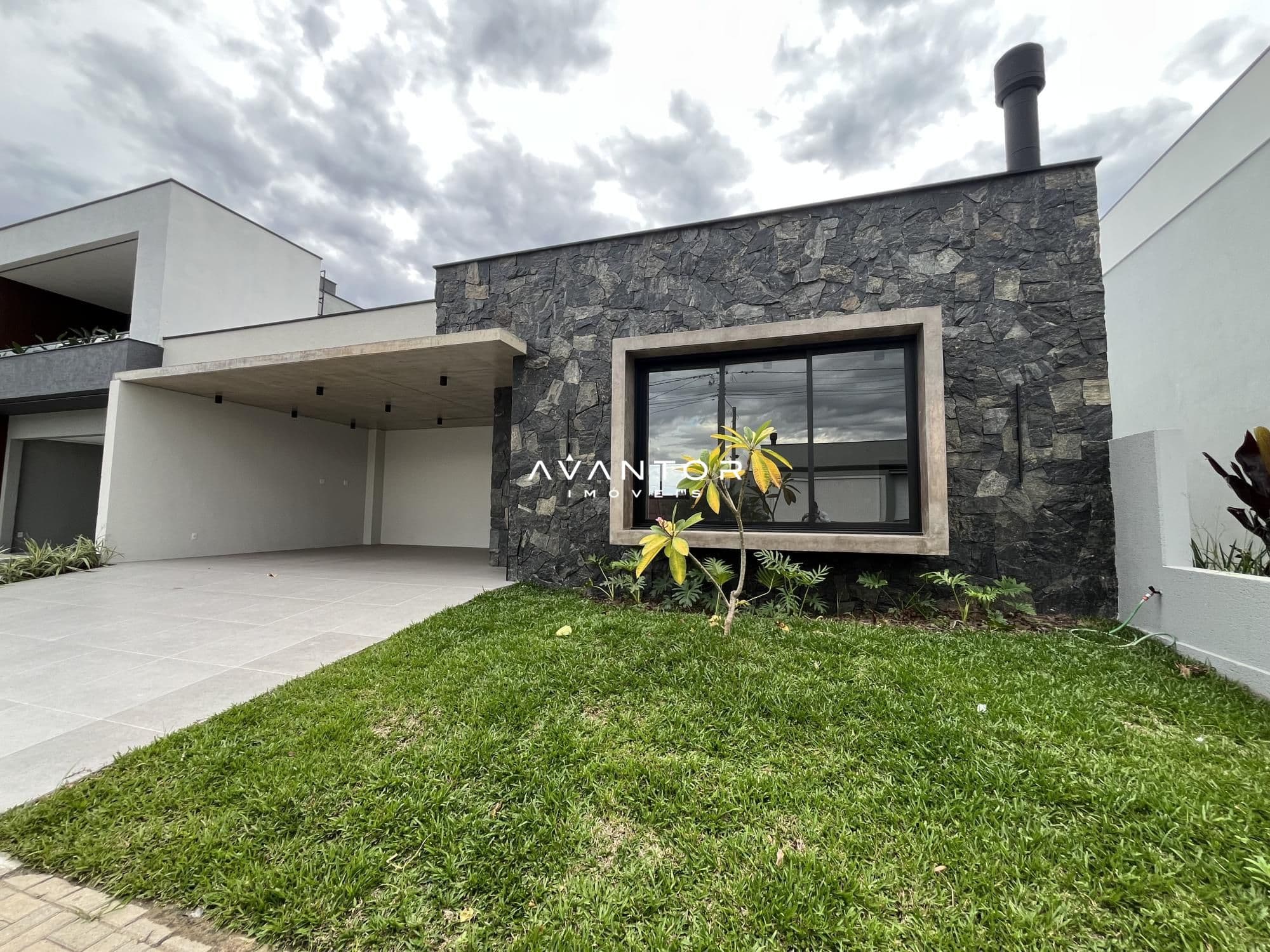 Fachada da casa com garagem — Casa com 3 quartos à venda no Cidade Universitária, em Camobi, Santa Maria/RS