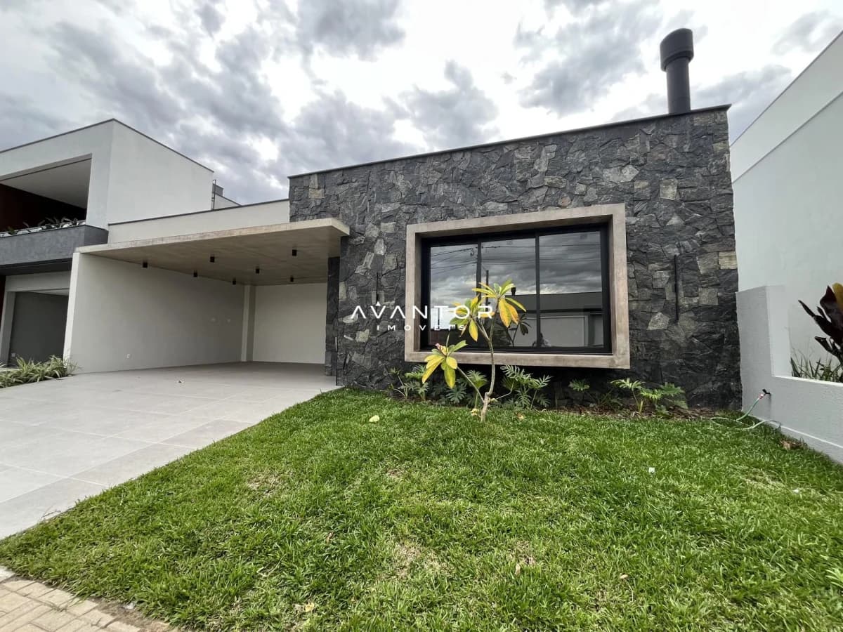 Fachada da casa com garagem — Casa com 3 quartos à venda no Cidade Universitária, em Camobi, Santa Maria/RS