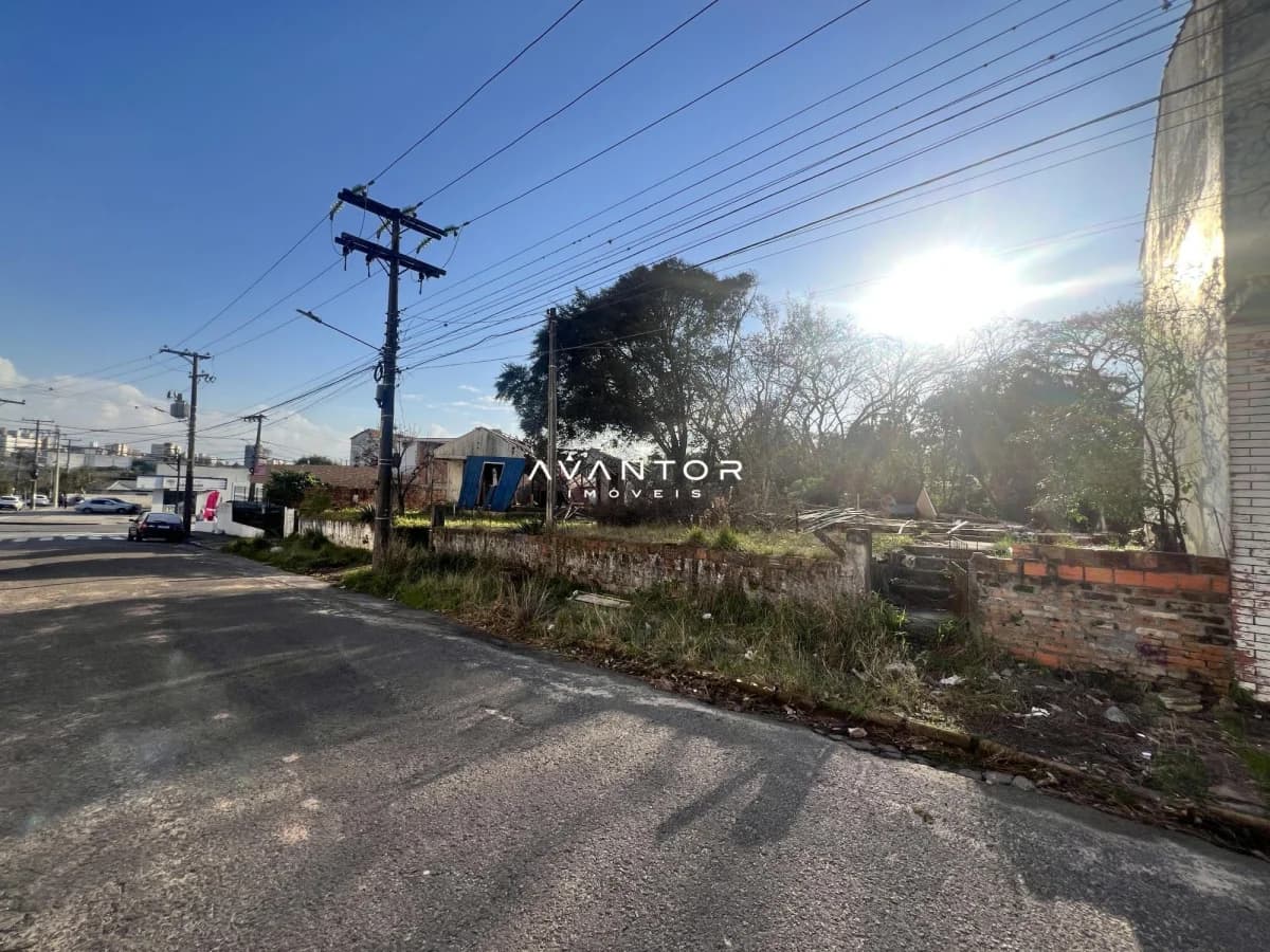 Terreno com frente para rua — Terreno à venda em Itararé, Santa Maria/RS