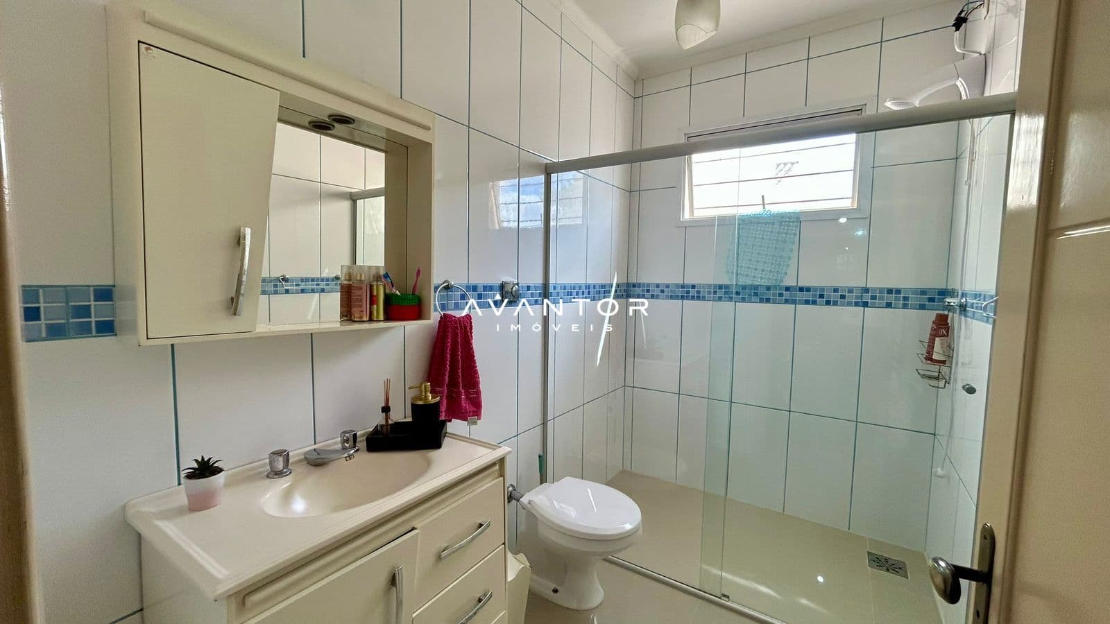 BANHEIRO SUÍTE TÉRREO — Casa com 4 quartos à venda no Parque Residencial Novo Horizonte, em Camobi, Santa Maria/RS